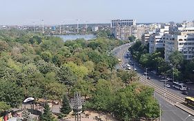 Lake And Park View Residence